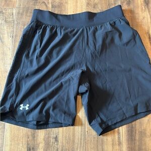 Underarmour mens shorts size large with liner